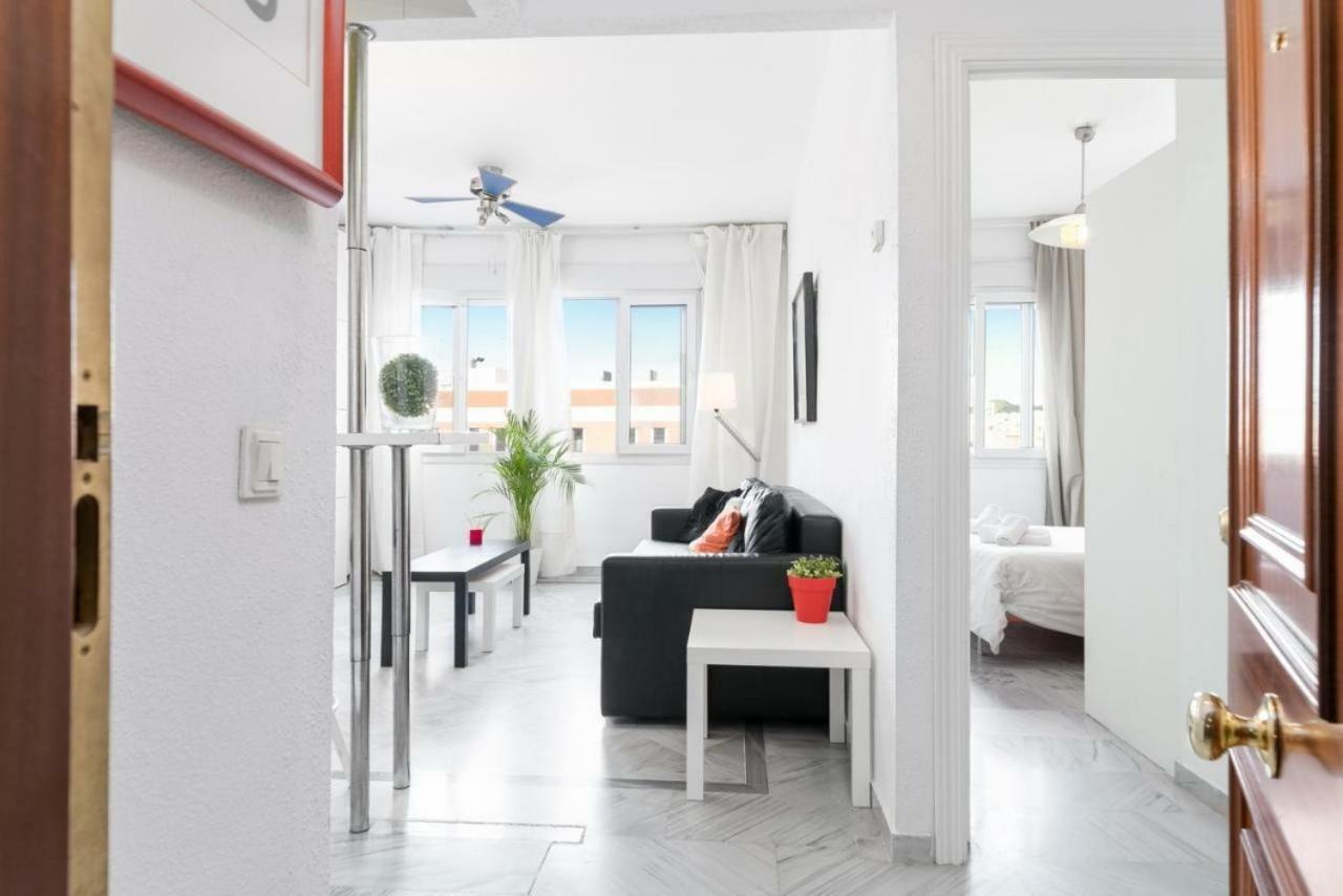 Lovely Suite With River Views And Parking Малага Экстерьер фото